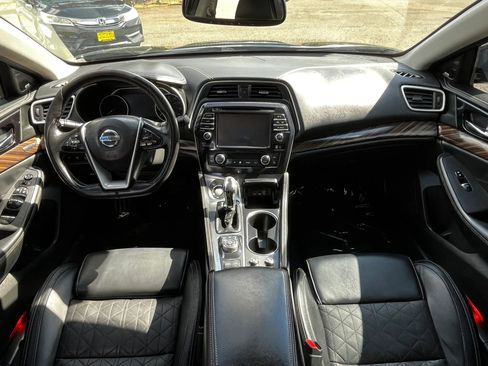 Used 2017 Nissan Maxima Platinum w/ Interior Lighting Package FWD image 14