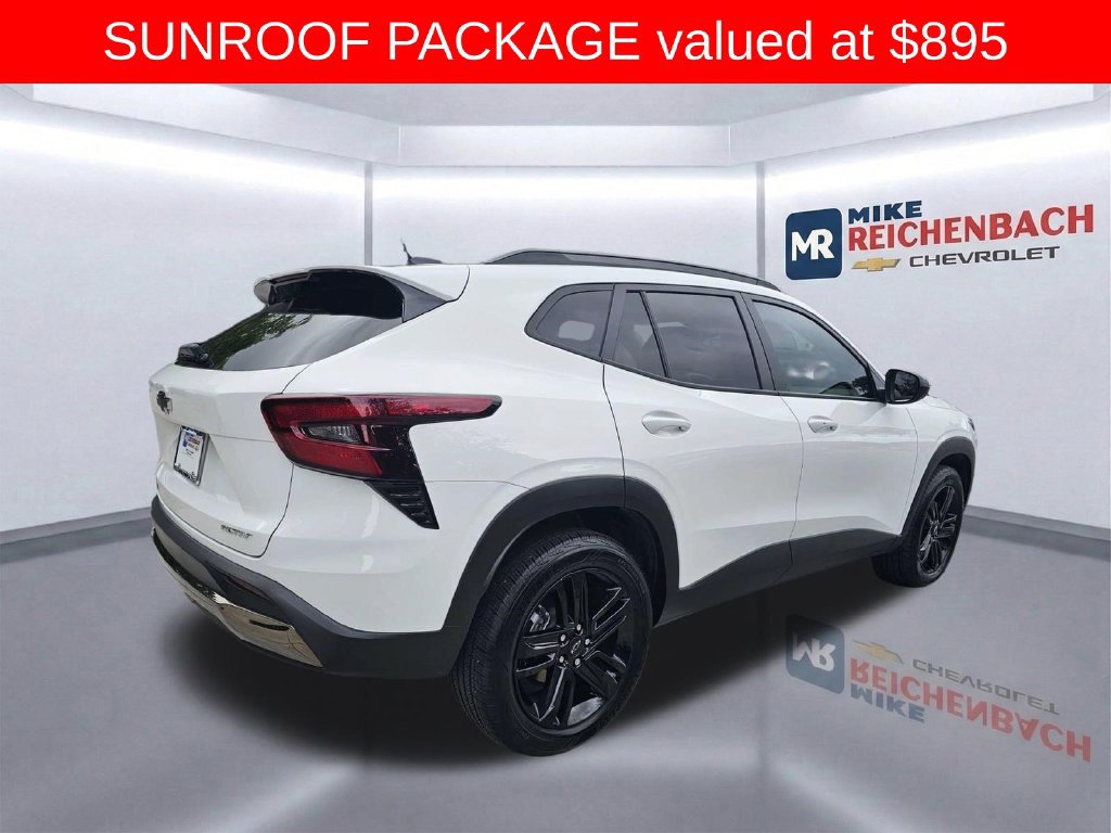 Used 2024 Chevrolet Trax ACTIV w/ Sunroof Package FWD image 4