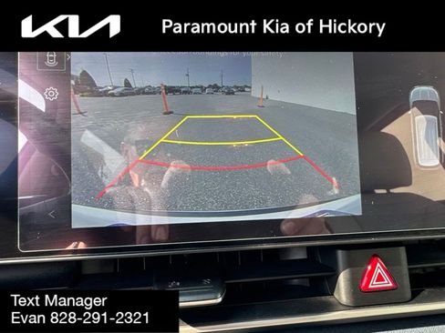 Used 2025 Kia Carnival EX FWD image 28