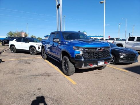 Used 2022 Chevrolet Silverado 1500 ZR2 w/ Technology Package AWD/4WD image 3