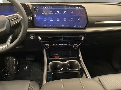 New 2026 Chevrolet Traverse LT w/ Driver Confidence Package AWD/4WD image 10