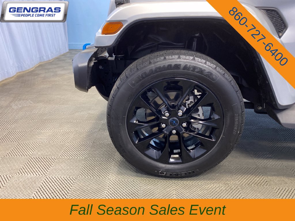 Used 2024 Jeep Wrangler Unlimited Sahara w/ Technology Group AWD/4WD image 48