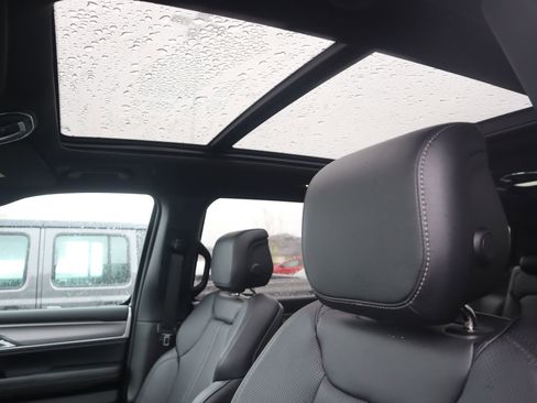 New 2026 Jeep Grand Wagoneer Limited AWD/4WD image 17