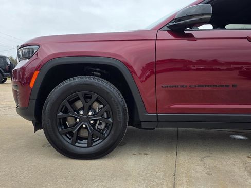 Used 2024 Jeep Grand Cherokee L Altitude image 32