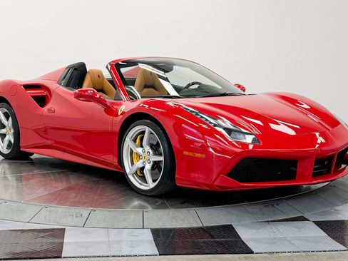 Used 2018 Ferrari 488 Spider RWD image 3