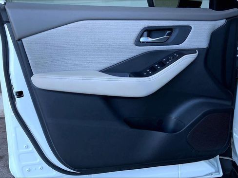 Used 2022 Nissan Rogue SV FWD image 22