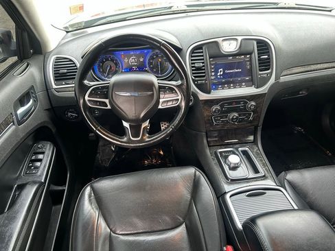 Used 2022 Chrysler 300 Touring L w/ Comfort Group image 4