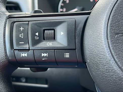 Used 2023 Nissan Rogue SV AWD/4WD image 20