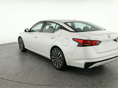 Used 2025 Nissan Altima 2.5 SV FWD image 6