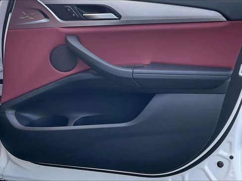 Used 2024 BMW X4 xDrive30i w/ Premium Package image 27