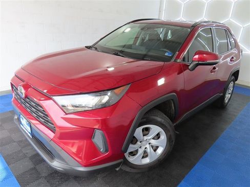 Used 2021 Toyota RAV4 LE FWD image 4