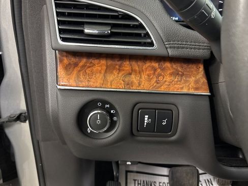 Used 2019 Lincoln MKT AWD image 10