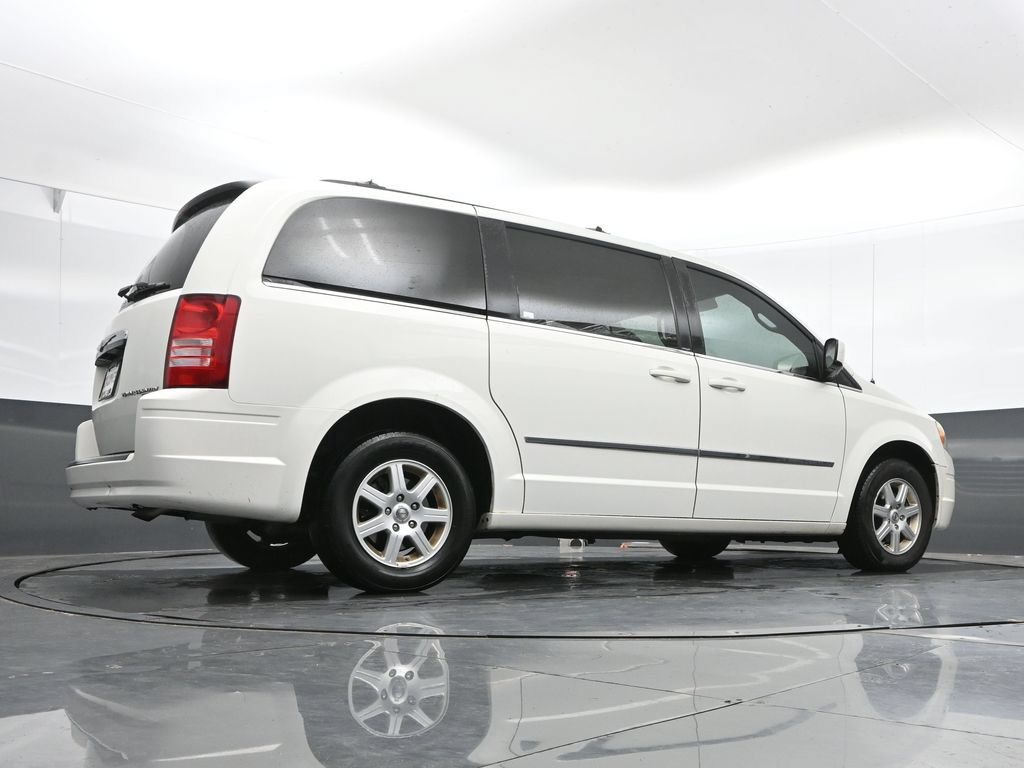 Used 2010 Chrysler Town & Country Touring FWD image 37