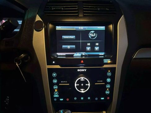Used 2015 Ford Explorer Sport image 14