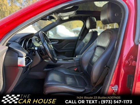Used 2018 Jaguar F-PACE Prestige image 14