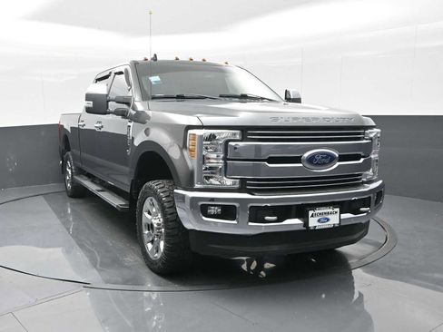 Used 2019 Ford F250 Lariat w/ Chrome Package image 3
