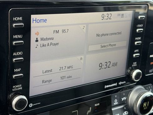 Used 2020 Toyota Highlander XLE FWD image 18