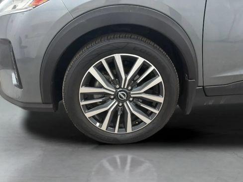 Used 2022 Nissan Kicks SV FWD image 29