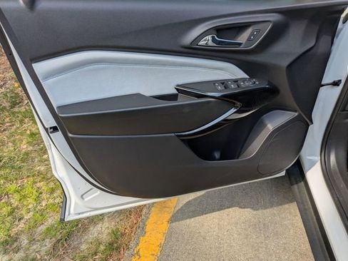 New 2026 Chevrolet Trax LT w/ Sunroof Package FWD image 8