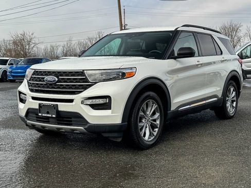 Used 2022 Ford Explorer XLT w/ Equipment Group 202A image 7