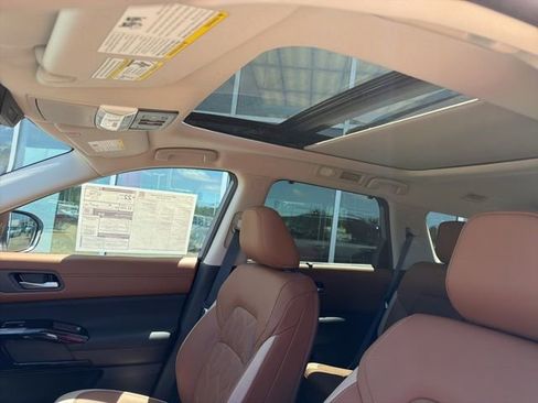 New 2026 Nissan Pathfinder Platinum AWD/4WD image 12
