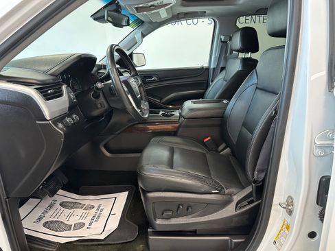 Used 2017 GMC Yukon XL SLT w/ Open Road Package AWD/4WD image 10