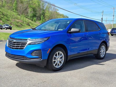 Used 2024 Chevrolet Equinox LS w/ LS Convenience Package AWD/4WD image 3
