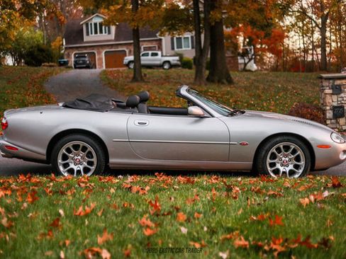 Used 2001 Jaguar XK8 Convertible image 9