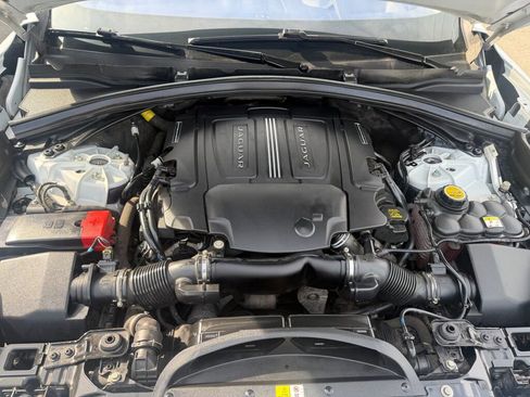 Used 2017 Jaguar F-PACE R-Sport image 35