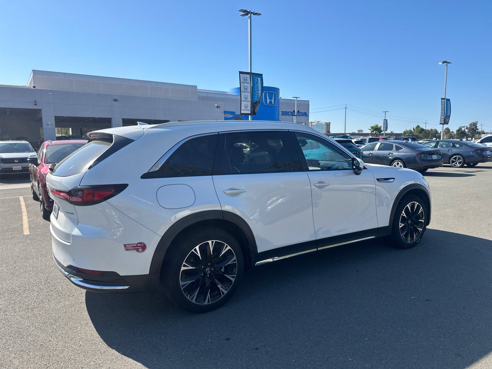 Used 2024 MAZDA CX-90 Plug-In Hybrid w/ Premium Pkg AWD/4WD image 3