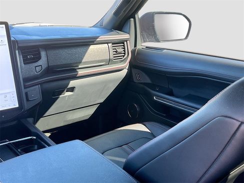 Used 2024 Ford Expedition Limited image 25