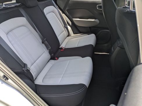 Used 2025 Hyundai Venue SEL FWD image 27