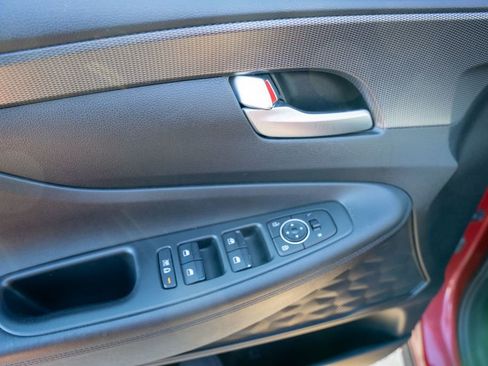 Used 2019 Hyundai Santa Fe SE image 17