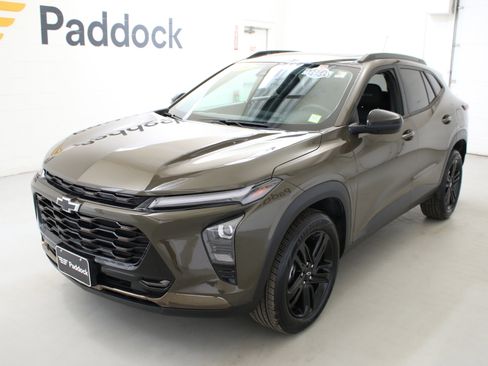 Used 2024 Chevrolet Trax ACTIV w/ Sunroof Package image 3