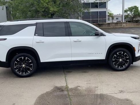 Used 2025 Chevrolet Traverse LT w/ Sun and Wheel Package AWD/4WD image 9