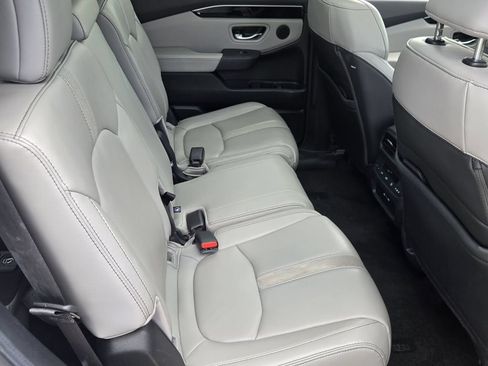 Certified 2025 Honda Pilot Touring image 16