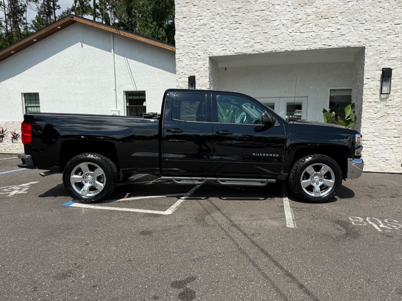 Used 2017 Chevrolet Silverado 1500 LT w/ All Star Edition RWD image 19