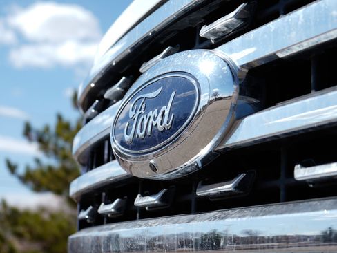 Used 2024 Ford F250 Lariat image 2