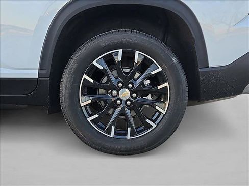New 2026 Chevrolet Traverse LT w/ Sun and Wheel Package FWD image 10