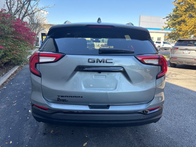Used 2023 GMC Terrain SLE w/ Driver Convenience Package FWD image 4