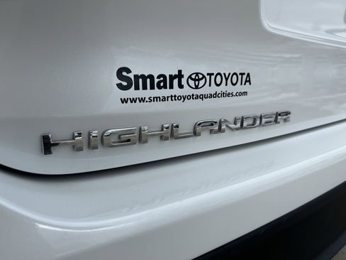 Certified 2023 Toyota Highlander XLE image 9