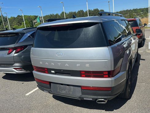 Used 2025 Hyundai Santa Fe SEL FWD image 5