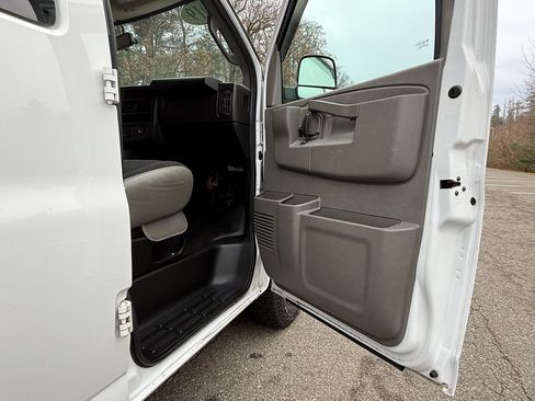 Used 2019 Chevrolet Express 2500 w/ Driver Convenience Package image 10