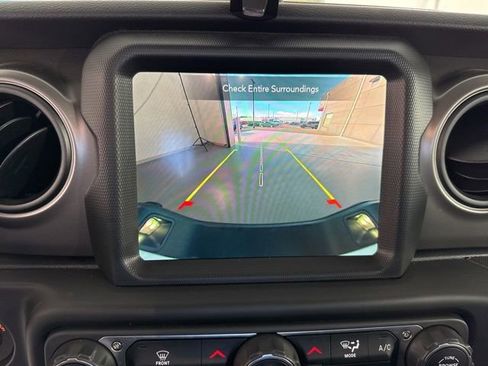 Used 2022 Jeep Gladiator Willys image 20