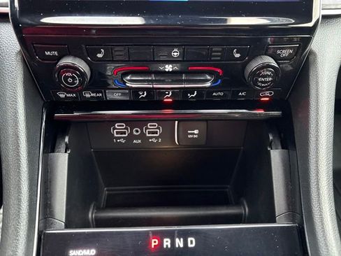 Used 2023 Jeep Grand Cherokee L Limited w/ Black Appearance Package image 18