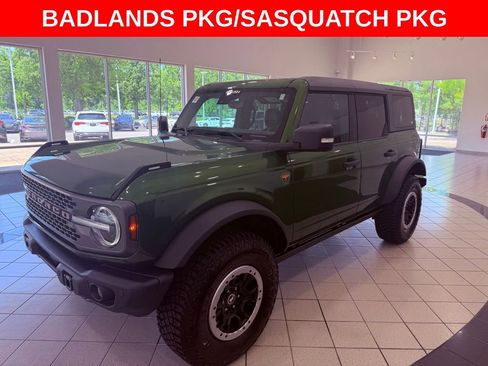 Used 2023 Ford Bronco Badlands w/ Sasquatch Package AWD/4WD image 3