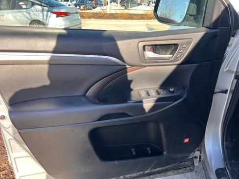 Used 2017 Toyota Highlander Limited image 6