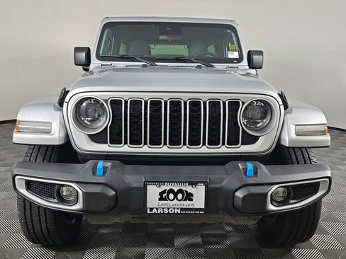 Used 2024 Jeep Wrangler Unlimited Sahara AWD/4WD image 8