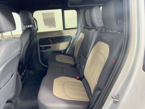 Used 2022 Land Rover Defender 110 X-Dynamic SE image 15