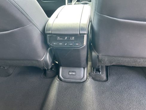Used 2023 Toyota Highlander L image 28